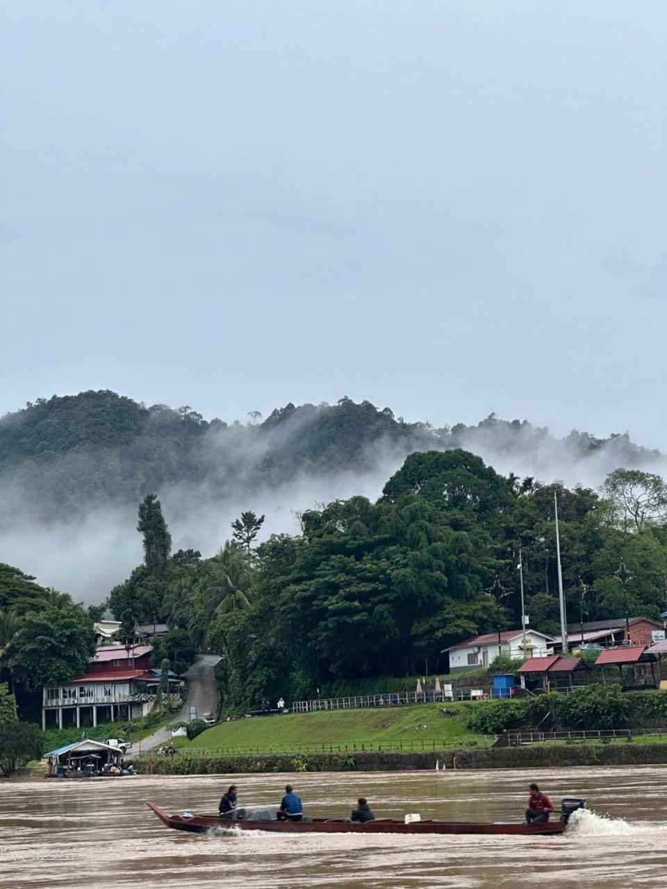 Teresek View Motel Kuala Tahan Exterior photo