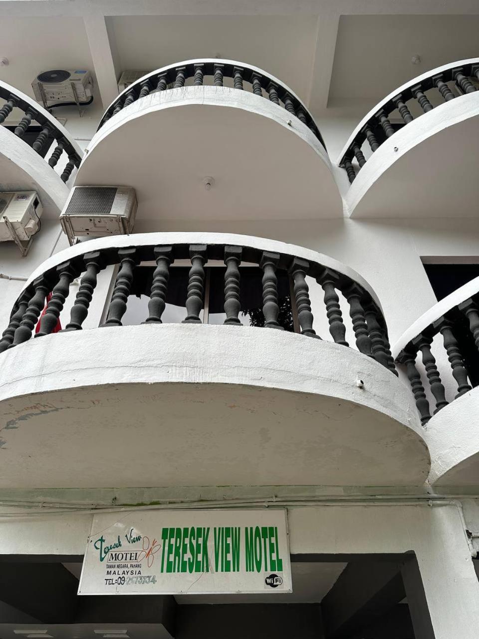 Teresek View Motel Kuala Tahan Exterior photo